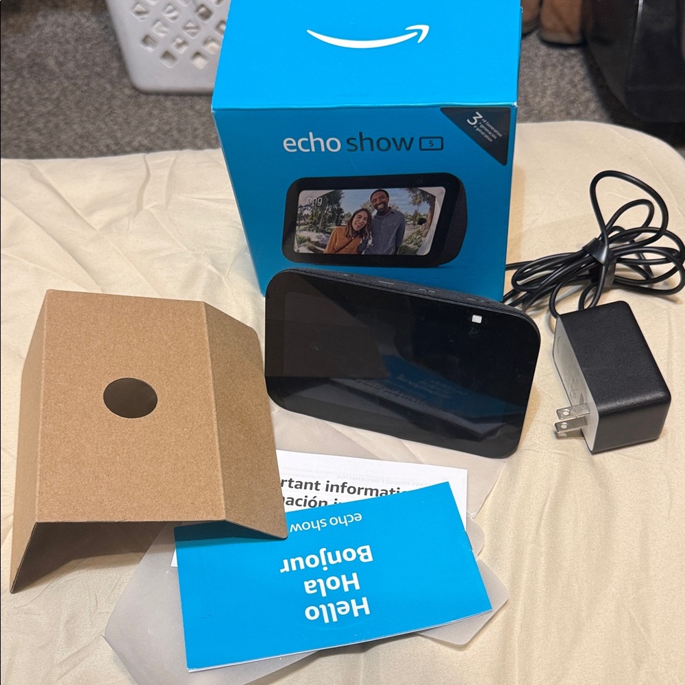 Brandnew Alexa Echo Show 5 with Black Screen and Charger ✅